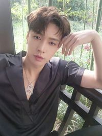 #Lay #Yixing #EXO