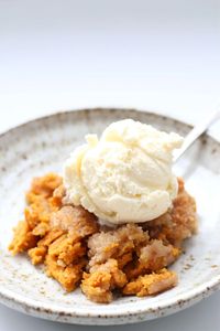 Instant Pot Pumpkin Pie Crisp--Pumpkin pie and crisp together. Doesn't that sound like a perfect treat for a fall day? With this Instant Pot/Crockpot recipe, it's easier than ever to enjoy pie and crisp in the same dessert. Let's get started!