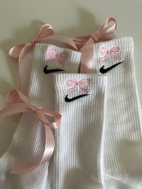 Feminine and sporty wear bow embroidered crew socks. These ribbon inspired designs have a bow embroidered on each side, girly trendy socks of the season. 1 PAIR only. This bow ribbon socks come in three colorways: light pink, light blue, tan. Crew length socks. UNISEX SIZING: Medium (6-10) Women Large (10-13) Women This is offered in quarter length as well. Please refer to the other listing if you want the shorter pair.