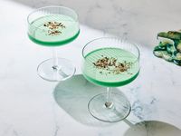 This Retro 3-Ingredient Grasshopper Cocktail Recipe Tastes Like Dessert