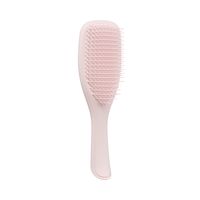 Designed differently, to perform brilliantly It’s innovative, it’s revolutionary, it’s plant-based; say hello to the Ultimate Detangler Plant Brush. The next generation of Tangle Teezer, it’s the same detangling power you know and love in our Ultimate design, but made out of 85% sustainably sourced castor beans. Long story short, we took the beans and turned them into a high-performing, long-lasting eco hairbrush that will leave you with smoother and healthier-looking hair. Plant-based doesn’t m