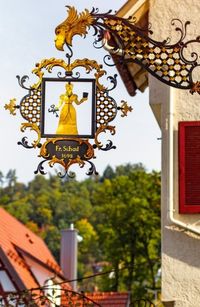 Uithangbord van een plaatselijk café in Calw. Leuk weetje: Frau Schad, te zien op het bord, was in de zeventiende eeuw de allereerste vrouw die een kroeg uitbaatte