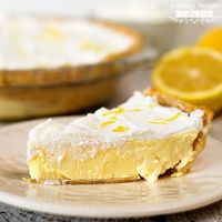 This Lemon Cheesecake Pie recipe is perfect for lemon lovers- so sweet, lemony and creamy, with just a tiny bit of tartness- yum!