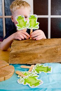 Five little speckled frogs - free printable puppets to go with the song