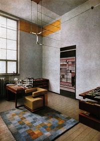 Walter Gropius’ office at the Weimar Bauhaus, 1924.                                                                                                                                                                                 Más