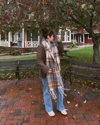 brown barn jacket plaid scarf converse jeans