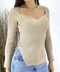 Transform Your Wardrobe with Effortless Style and Cozy Comfort in Just Minutes! Say goodbye to boring basics and hello to the ultimate blend of comfort and style! The Ayesha Loose V-Neck Knitted Pullover elevates your everyday look with its chic design and plush, cozy fabric. Perfect for any season, this versatile sweater keeps you warm and stylish, making it your go-to piece for both casual and dressed-up occasions. Embrace Timeless Elegance and Unmatched Comfort with Every Wear! The Ayesha Loo