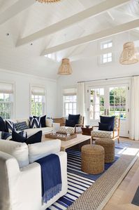 Go Coastal With These Nantucket Style Decorating Ideas | Overstock.com