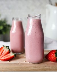 A delicious Strawberry Oatmeal Smoothie recipe that incorporates oats to help add extra vitamins and nutrients to your smoothie.