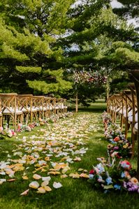 Intimate backyard summer wedding in Lake Forest, wedding florals, outdoor ceremony space, North Shore Chicago, Photos by Gretchen Wittry Photography