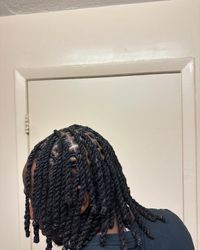 The growth is undeniable! Know your hair and give it what it wants, Comeadore Styles 💖😮‍💨 Service: Two-strand twists Limited appointments reminding. Booking link in bio🤝🏾 #comeadorestyles #locs #locstyles #twostrandtwist #twostrandtwistlocs #explore #explorepage #miami #locjourney #hairgrowth #haircare #haircareroutine