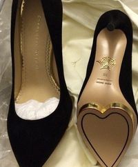 #black #heart #gold #heels