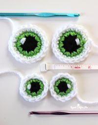 Crochet Cartoon Eyes - Repeat Crafter Me