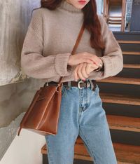 comfy sweater and mom jeans outfit