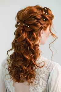 61+ Lush Wedding Hairstyles for Curly Hair to Make Your Day Special – CL Weddings