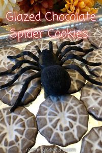 If you are looking for delicious and pretty Halloween cookies, you found them! They are always hit at parties 🕷️