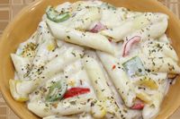 With silky smooth and aromatic chutney made from milk, butter and refined flour, it is guaranteed that white sauce pasta gives you the best taste. Like other pasta, white sauce pasta is also very easy to make at home and only takes about 15 minutes. #pasta #pastarecipe #whitesaucepasta #whitesaucepastarecipe