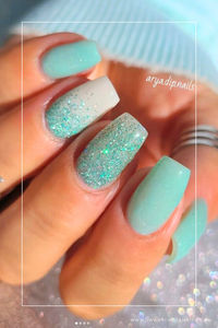 Transform your nails into an ocean of elegance with captivating Tiffany blue shades for a refreshing summer look. Dive into the trend and make a splash with these gorgeous nail designs! 💅