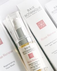 Facial oils can be extremely beneficial and nourishing for your skin. Our Regenerating Facial Oil is full of vitamins and antioxidants! One pump is enough to help balance and nourish your skin whilst diminishing the appearance of fine lines and wrinkles! 🌹🌱 Available online, visit www.baiebotanique.com