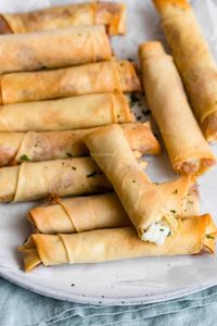 Crispy cheese rolls (Rakakat) is the perfect crunchy, ooey-gooey appetizer to make with just a few ingredients. This Lebanese recipe is perfect for Ramadan! | Ramadan Recipes | Arabic Recipes | Arabic Food | Mezze Food | Arabic Appetizers