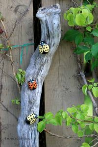 How to paint garden art rocks and stones. Fun way to make some garden art. These ladybugs are a good project for kids. #stonepainting #tutorial #empressofdirt