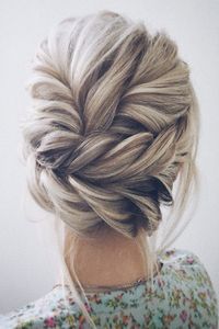 twisted wedding updo hairstyle #weddinghairstyles