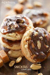 These Snickers Cookies are a complete show stopper. Seriously. This is one of those recipes that stopped me in my own tracks to marvel in its brilliance! Look at those gorgeous layers. How can you pass this cookie up?! If you love Snickers, then you will absolutely LOVE these cookies! Shortbread cookies topped with nougat, …