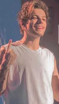 1000 photo of Louis Tomlinson - his hair✨ - Page 2 - Wattpad