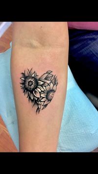 Like the idea of doing daisies or sunflowers in some type of shape or design