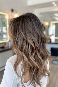 Sunkissed brunette hair is the perfect way to freshen up your look without drastically changing your natural hair color. It’s a versatile and low-maintenance option that can be tailored to suit any skin tone and