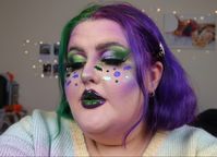 makeup inspo | extreme makeup | makeup ideas | colourful makeup | green and purple hair | hair ideas | halloween looks | creative makeup | glossy lips | ombre lip stick