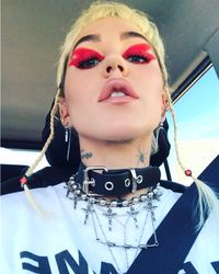 11.4 k mentions J’aime, 107 commentaires - Brooke Candy (@brookecandy) sur Instagram : "Ladies & gentlemen the fabulous stains 4 Tuesday.  : @anthonyhnguyenmakeup : @sylvia_wheeler…"