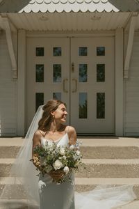 Something that is SO important to me on wedding days is making sure I pull my bride aside for some bridal portraits of only them! This is a great way to get away from the chaos for a moment and get some solo shots💖 * * * * * #indianaweddingphotographer #indianaweddings #indianaphotographer #kentuckyweddingphotographer #destinationweddingphotographer #kentuckyweddings #indianabride #midwestweddingphotographer #luxuryweddingphotographer