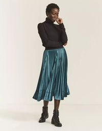 Buy Harriet Velvet Pleated Skirt today from FatFace. FREE UK Delivery on all orders over £50.