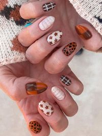 Thanksgiving nail designs bring autumn’s enchantment to your fingertips, combining intricate artistry with a touch of seasonal splendor.