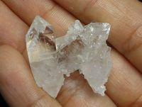 Cluster of pointed clear apophyllite Size of specimen: 3x2.5x2 cm Weight of specimen: 7 gram Location: Sawda mines, Jalgaon, Maharashtra - India