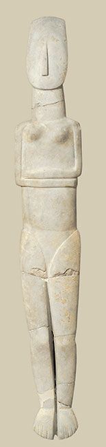 Female statue of the Early Cycladic folded-arm type; Parian marble. Amorgos, Early Cycladic II period (Keros-Syros Culture, 2800-2300 BC).