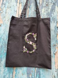 Personalised floral initial embroidered tote bag.  Please select initial and tote bag type from drop down options and if you would like to personalise the bag even further please let me know up to 4 colours that you would like me to use for the flowers in the personalisation box. Like the colours in the image? Just leave the personalisation box blank. Note that these vary depending on bag colour chosen; see below Standard Colours * Natural Bag - Flowers- Pink, Pumpkin and Violet, Leaves- Moss Gr