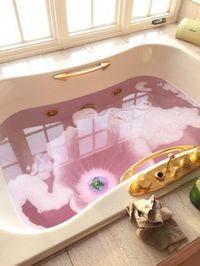 home accessory pink gold home decor bath bathroom tub white gold and white white and gold pink and gold gold and white tub tumblr what is this pink water water cool pretty dope trill gold platted jeans shirt smoky explosion dope wishlist bath bomb