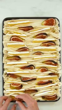 This is a savoury version of the famous Fillo Crinkle Cake made using Fillo Pastry (or Filo Pastry), brie cheese and fresh figs.