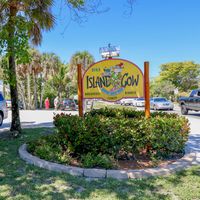 Voted "Best Island Family Dining", this Sanibel Island restaurant serves breakfast, lunch and dinner daily. Extensive menu selection. Photo by Nita Ettinger. Must Do Visitor Guides | MustDo.com.  #Florida #VacationIdeas #Sanibel #restaurants #MustDoVisitiorGuides