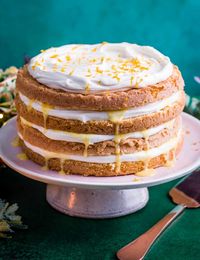 This is a festive spin on a classic victoria sponge – instead of jam and cream it is layered with a homemade clementine curd (you can use shop-bought if you prefer) and a champagne-spiked cream