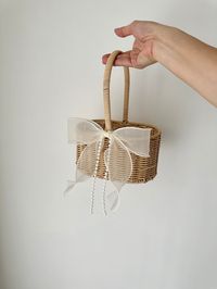 Flower Girl Basket with Pearl Chain & Ivory Ribbon/ Simple Bridesmaid Basket / Hand Woven Basket / Willow Basket Moss Basket Rustic Basket Vintage Wedding Simple and cute flower girl basket with pearl chain and ivory ribbon, in natural beige color, suit for any kind of wedding theme. Size Details: Height 11.5cm x Length 21cm x Width 13.5cm, Total height with handle 28cm Jump to my shop here:  www.babysbreathbysarine.etsy.com My Instagram:  https://www.instagram.com/babysbreathbysarine/ Enjoy fre