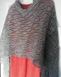 Lovely Estuary Shawl knitted in 1 x 150 gr skein of Color Changing Cotton in color PLATINUM. See all colors at wollesyarncreations.etsy.com #gradientyarn #laceknitting #knittingyarn .