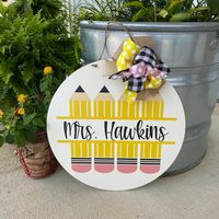 This fun design features a row of classic yellow pencils with a space in the center for the personalization of your choice. It's the perfect spot to add your name or a sweet message to welcome others... the choice is all yours! Order one for your classroom or maybe as a gift for your favorite teacher! 😉 We begin with a 1/4 inch thick circle that we paint in a heirloom white on the front and back. The design is printed over the top and the piece is finished off with a jute twine hanger so that i