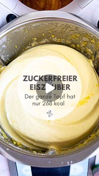 Sandra Wall | Fit mit Thermomix® on Instagram: "Rezept zum Abspeichern 📌 Na wer von euch hatte heute auch direkt Lust auf Eis 😍 die Woche soll es 27° werden, da darf Eis nicht fehlen 🍦 und damit die Bikinifigur sitzt, habe ich hier eine kalorienarme Variante, mit der ihr ohne schlechtes Gewissen im Sommer Eis naschen könnt ☀️🤩 Dieses fluffige Softeis müsst ihr unbedingt ausprobieren, so einfach und so lecker 🤤   Heute zeige ich euch ein leckeres Mango Softeis mit nur 3 Zutaten 🤩  🥭 70 g Erythrit 10 Sekunden/Stufe 10 pulverisieren 🥭 400 g Mango, TK in Stücke 40 Sekunden/Stufe 8 mit dem Spatel nach unten schieben, Rühraufsatz einsetzen 🥭 2 Eiweiß (optimal pasteurisiert) zugeben und 3 Minuten/Stufe 4 cremig rühren.  Der ganze Topf (460 g) hat  268 kcal I 8,9 g  EW I 56,8 KH I 0,4 g F