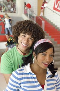 High School Musical 2 · Film 2007 · Trailer · Kritik