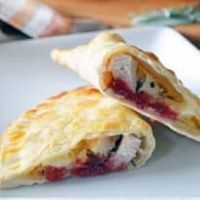 These turkey cranberry empanadas combine your favorite Thanksgiving flavors into a handheld meal that's perfect for using up leftovers. Plus, they're freezer-friendly so you can enjoy your favorite Thanksgiving flavors for months. #turkey #thanksgiving #holidays #thanksgivingleftovers #cranberry