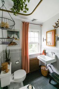 60 Best Small Bathroom Decorating Ideas - Tiny Bathroom Layout & Decor Tips | Apartment Therapy