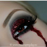 Vampire bleeding glittery eye. Think i nailed it,right?-brit